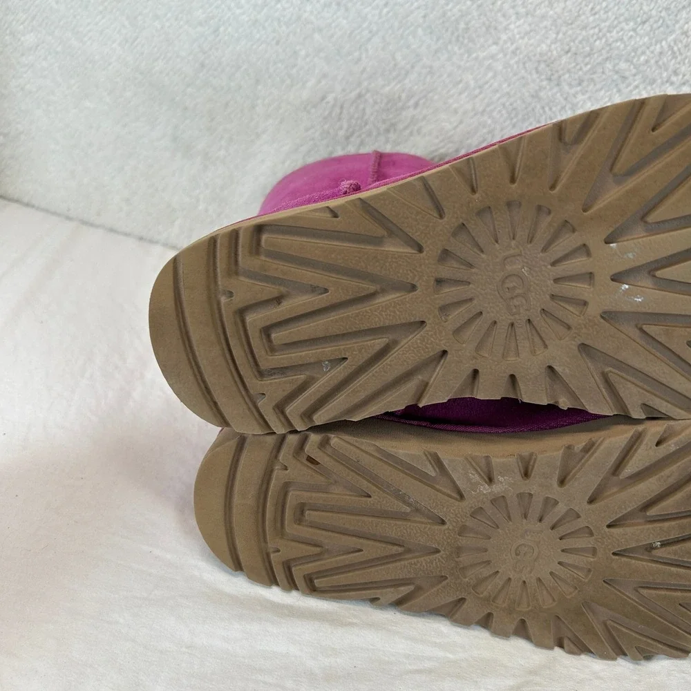 UGG Classic Short II Magenta Purple Suede Sheepskin Boots 1016223 Womens Size 6